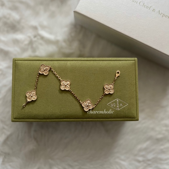 Van Cleef & Arpels Jewelry - RARE💛 Van cleef arpels VCA 2024 Vintage 18K Yellow Gold 5 Motif Hammer Bracelet